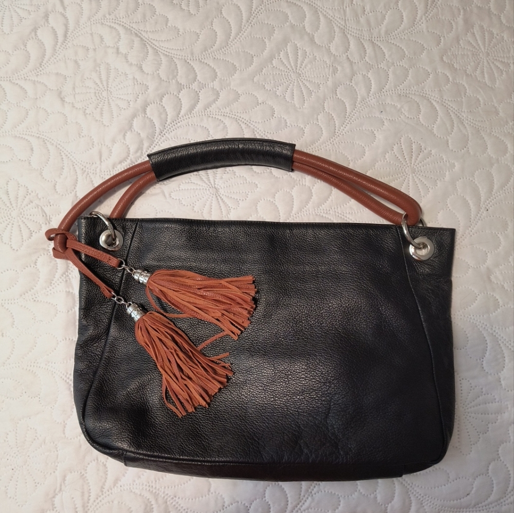 B Collective: women's leather purse